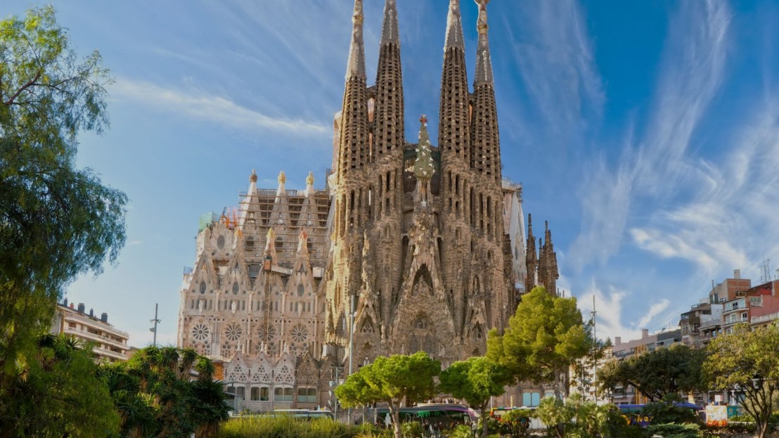 La-Sagrada-Familia-Barcelona.jpg